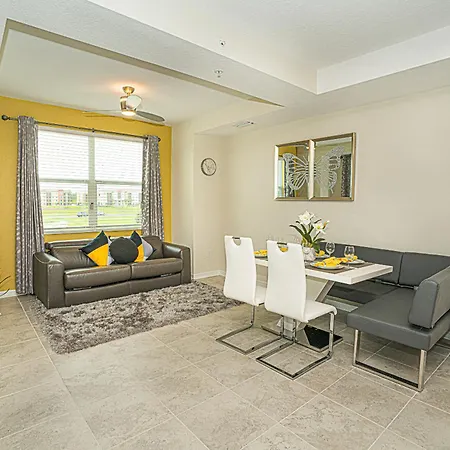 Only 5 Miles From Disney! Free Water Park! 2 Bed, 2 Bath Condo, Sleeps 8